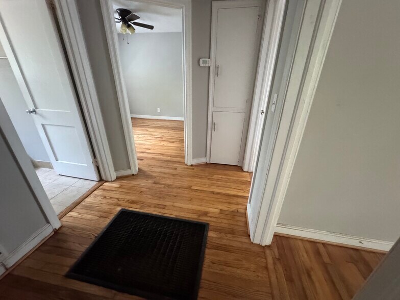 Building Photo - 28 Hollywood Ct