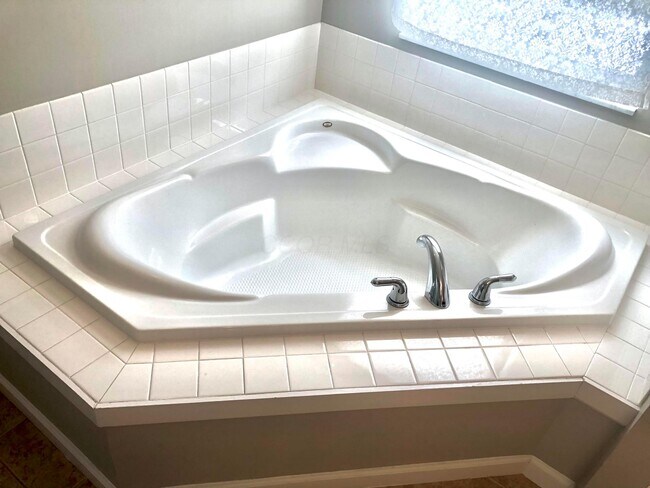 Building Photo - 2916 Abbey Knoll Dr