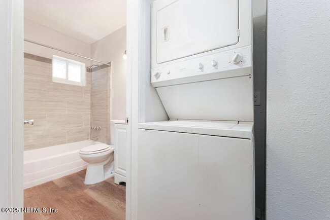 Building Photo - 239 E 16th St