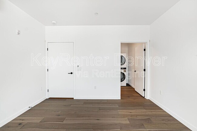 Building Photo - 1601 Park Ave