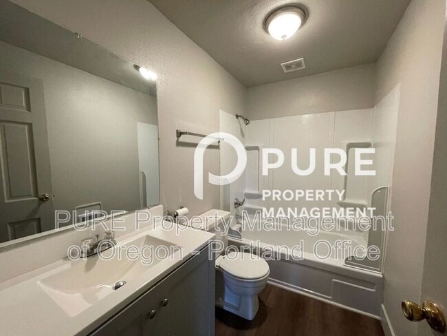 Primary Photo - 18411 E Burnside St