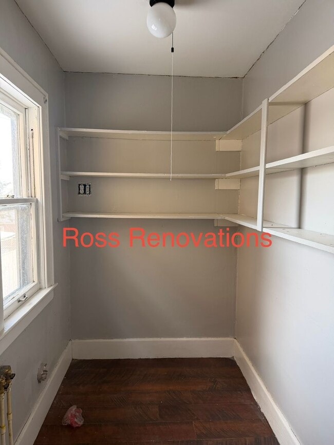 Building Photo - Three bedroom, 1 bath home