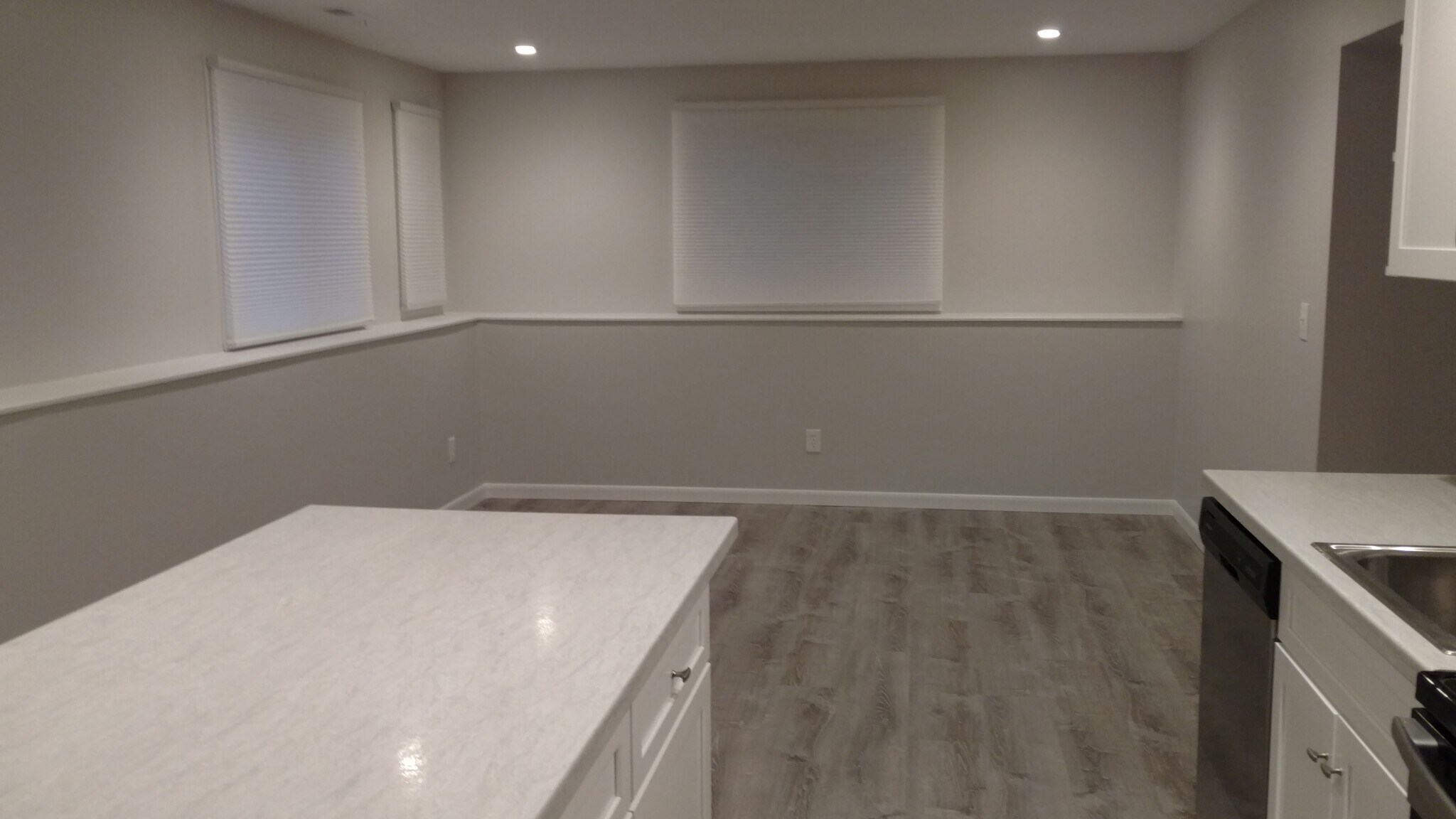 Building Photo - 1556 Hillview Rd