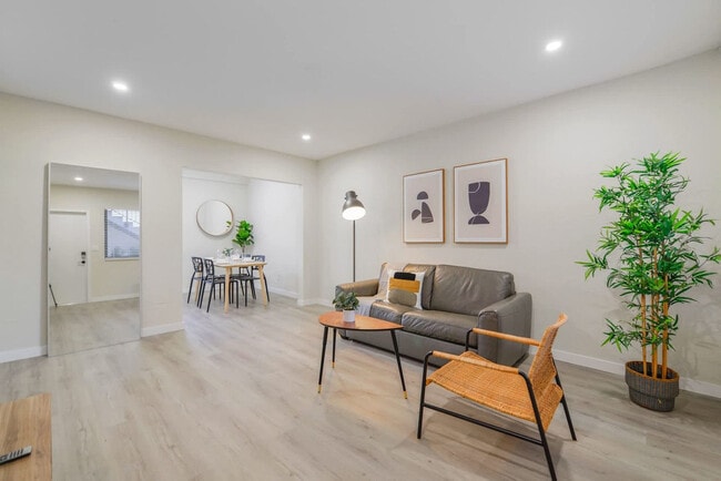 Building Photo - 700 SW 11th Ave