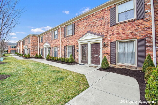 Building Photo - 911 Manor Ln