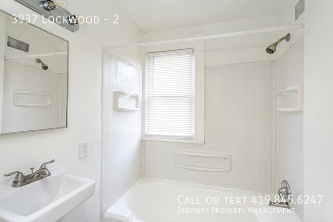Building Photo - 3937 Lockwood-2