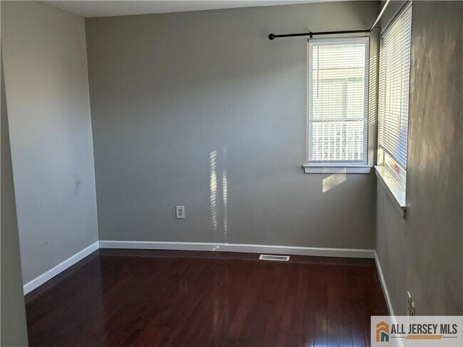 Building Photo - 904 Gregorys Way