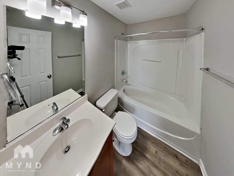 Building Photo - 4702 Mallard Creek Dr