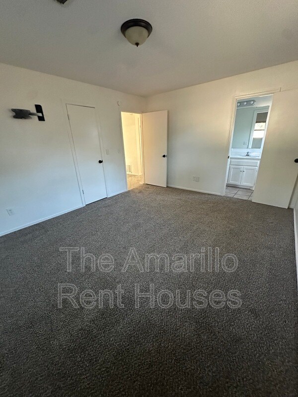 Building Photo - 5100 Mesa Cir
