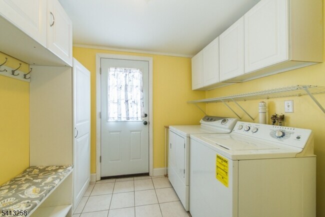 Building Photo - 37 Embury Pl