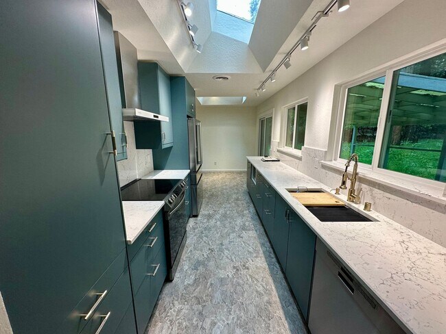 Building Photo - Spacious 4 Bedroom House on Banner Lava Cap Rd