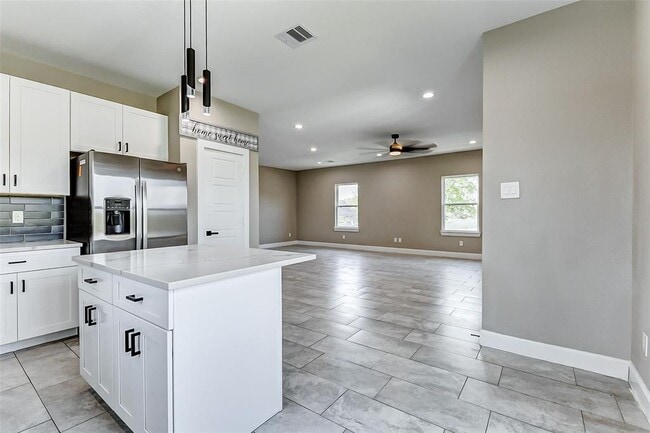 Building Photo - 5854 Southville St