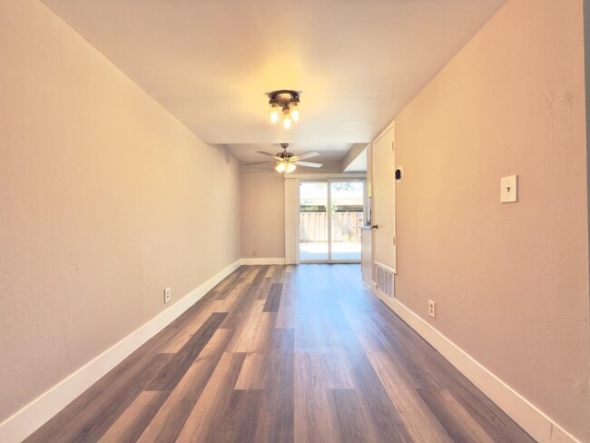 Building Photo - 217 Chantilley Ln