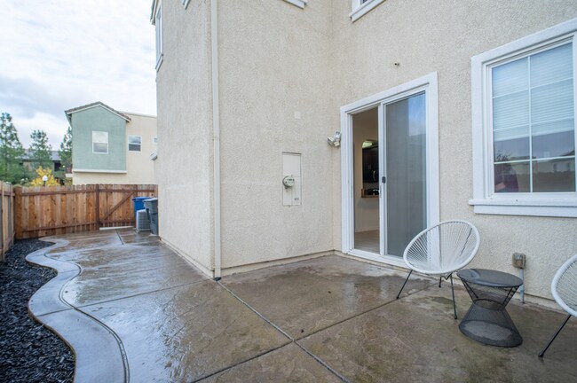 Building Photo - Amazing Natomas 3/2.5 - Waiting For You!  ...