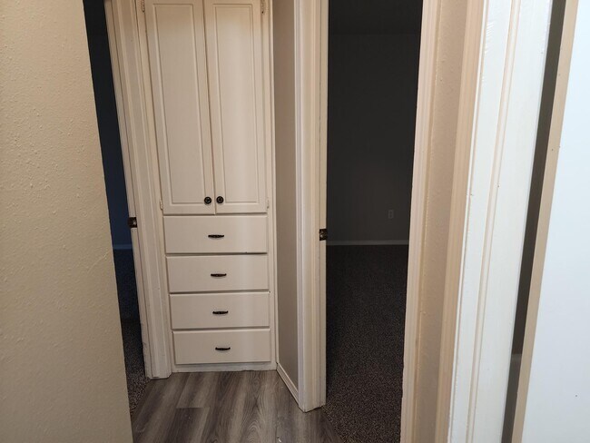 Building Photo - 1217 N Christine Dr