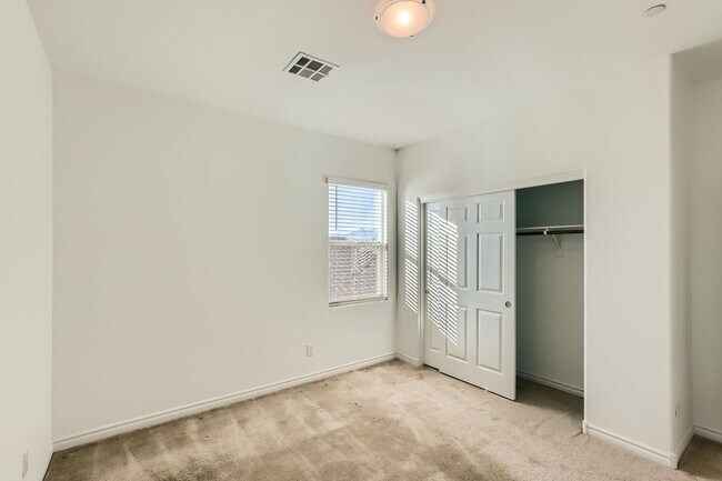 Building Photo - Beautiful 4 bed, 4.5 bath, 3 car garage with full casita!