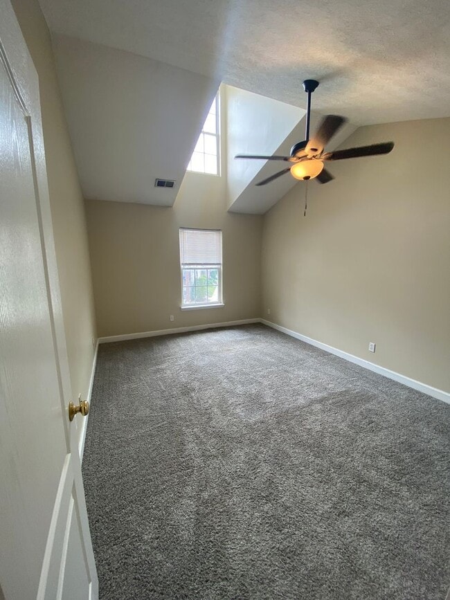 Building Photo - 2 bedroom/ 2 bath Woods of St Andrews condo available for rent in 40214 -  $1,200/month