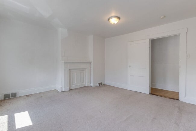 Building Photo - Available JULY 2026 - Renovated 3 Bedroom Home w/ Parking in Mt. Washington!