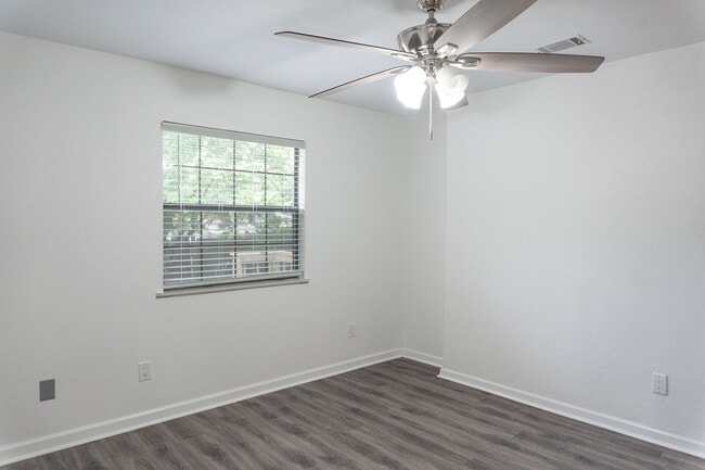 Building Photo - 3223 Albert Dr