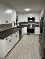 Building Photo - 2740 W Glenpark Dr