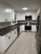 Building Photo - 2740 W Glenpark Dr