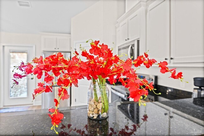 Building Photo - 7911 Twin Lake Dr