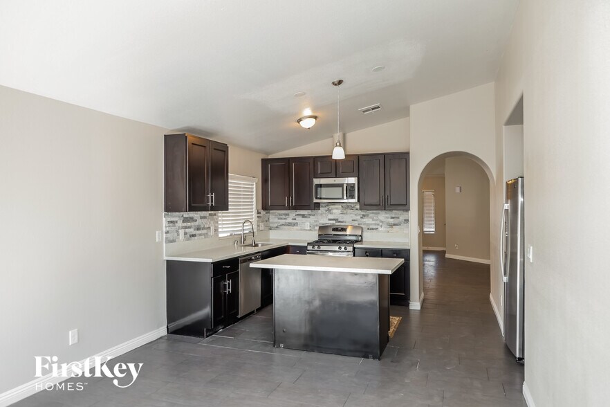 Building Photo - 6561 Duck Hill Springs Dr