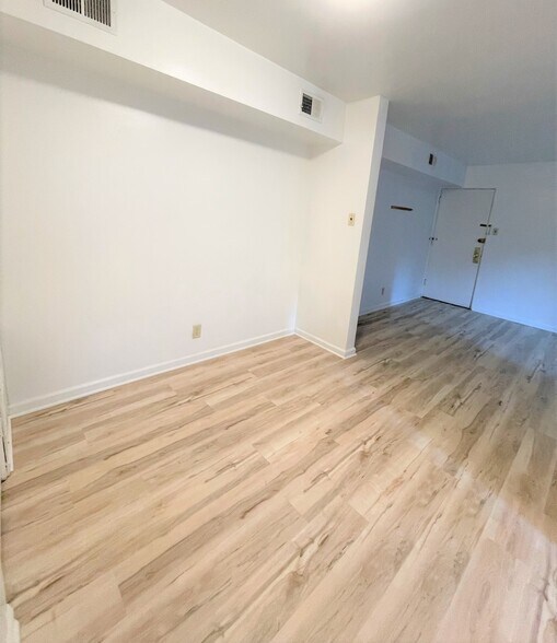 Building Photo - 5712 Phillips Ave