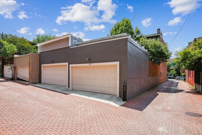 Building Photo - Stunning 3BR+, 3.5BA Capitol Hill Home wit...