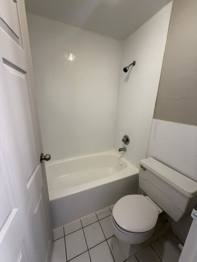 Building Photo - Best Deal in the area! Newly renovated Studio apartment for rent available now! ALL UTILITIES INC...