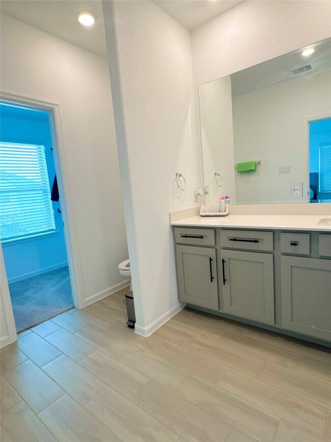 Building Photo - 4015 Champlain Wy