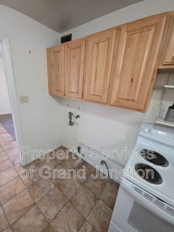 Building Photo - 1355 Elm Ave