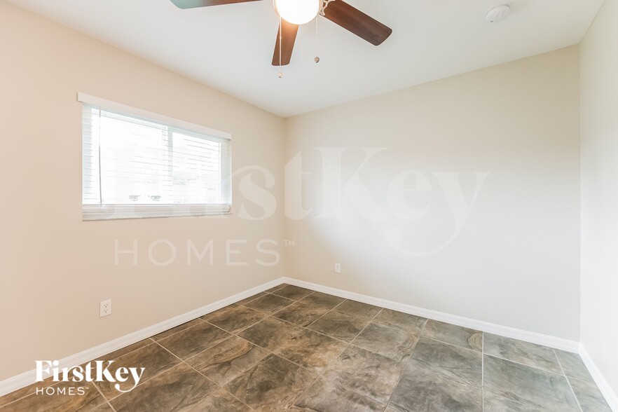 Building Photo - 1408 Flora Ave N