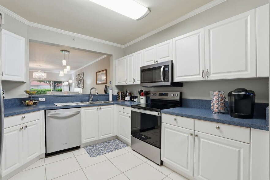 Building Photo - 7831 Regal Heron Cir