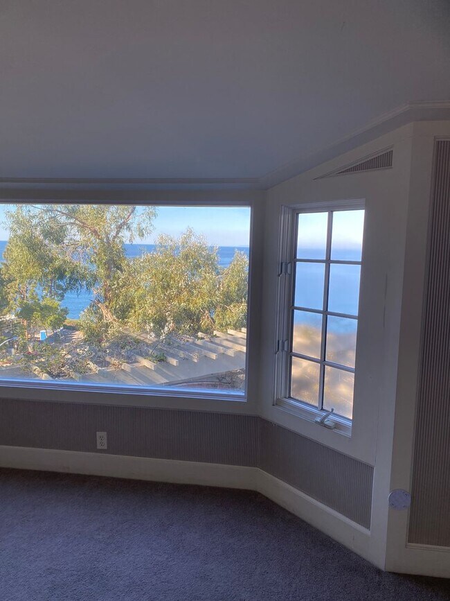 Building Photo - Amazing location in La Jolla for a big house. Gustavo Lopez AMSI