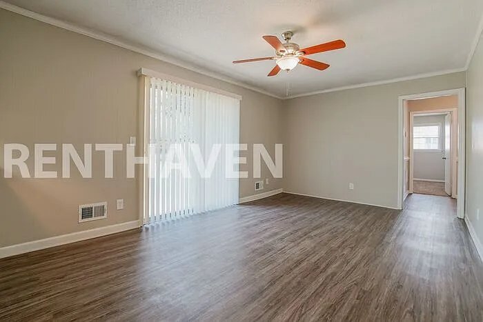 Building Photo - 209 Avery Ln