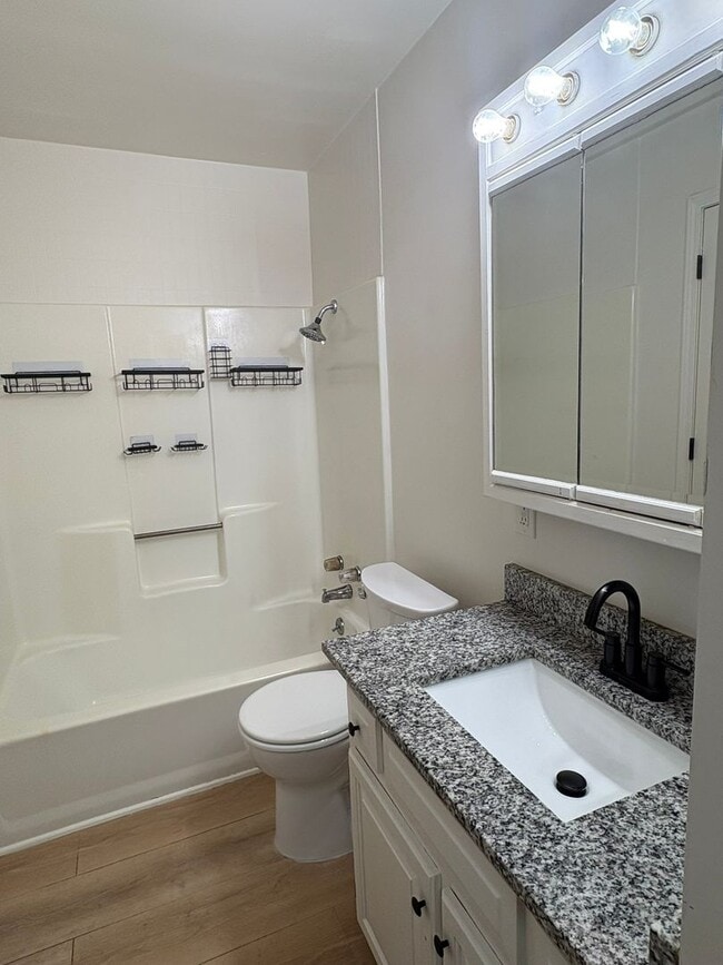 Building Photo - Delightful 2 Bedroom Bungalow Home-317 Woods