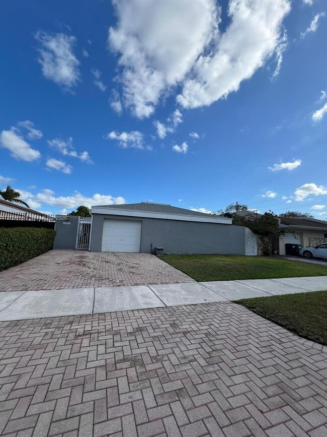 Building Photo - 11600 SW 83rd Terrace