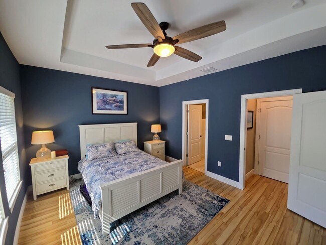 Building Photo - 857 10th Ave S