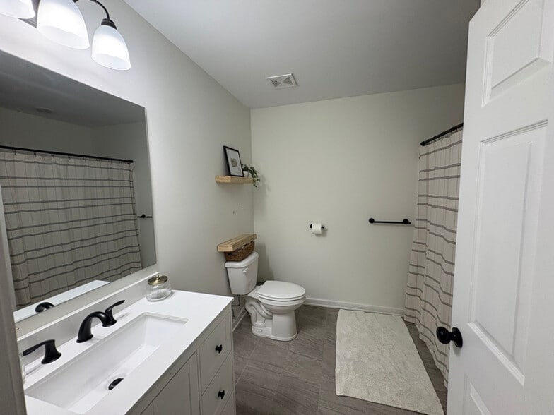 Building Photo - 328 Clark Rd