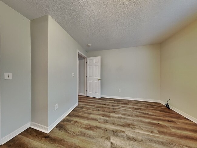 Building Photo - Updated 3BR/2BA Home in North Tampa – Mode...