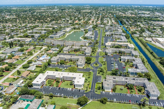 Building Photo - 2728 Garden Dr N