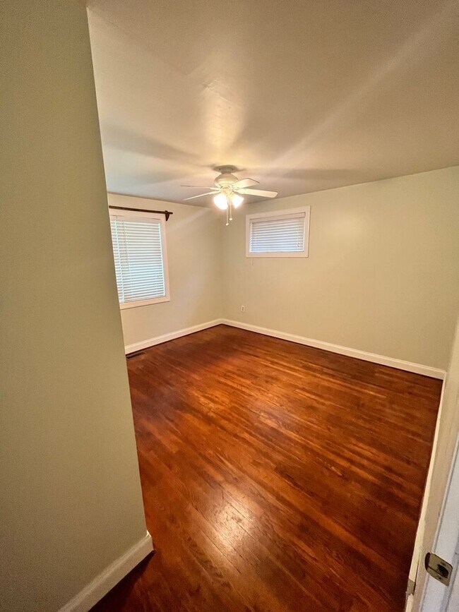 Building Photo - Welcome to 1826 Otts Chapel Road!