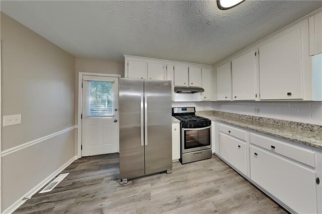 Building Photo - 2078 Arrowhead Trail