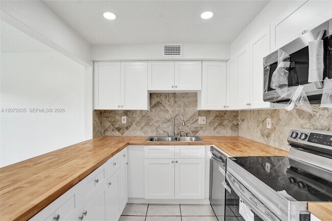 Building Photo - 5700 SW 127th Ave