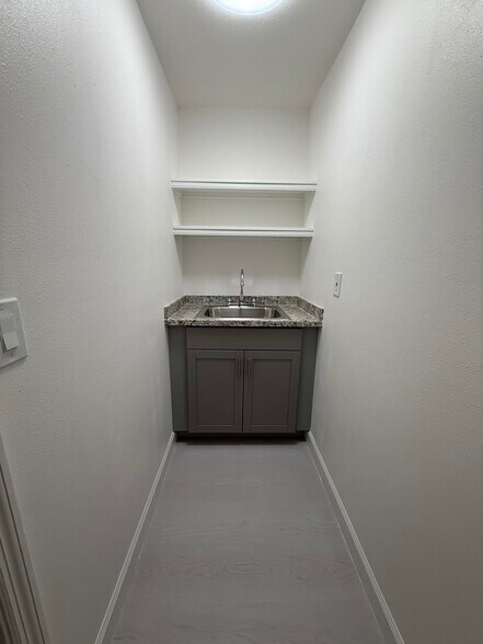 Building Photo - 626 37th St