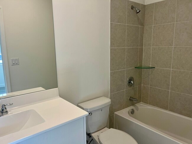 Building Photo - 2776 SE 26th Ave