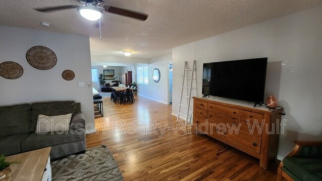 Building Photo - 700 Akard Dr