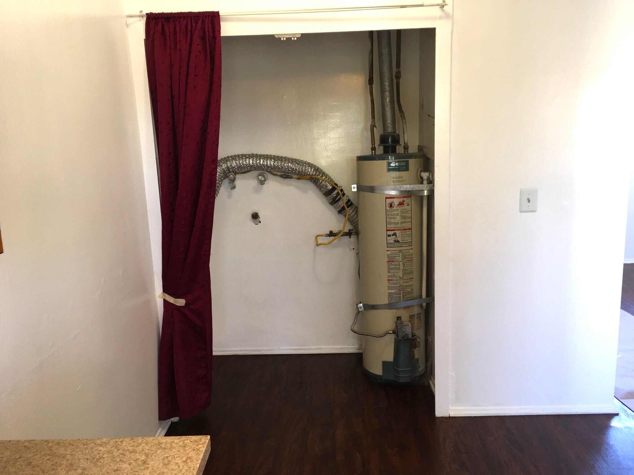 Building Photo - 1129 E Maple St