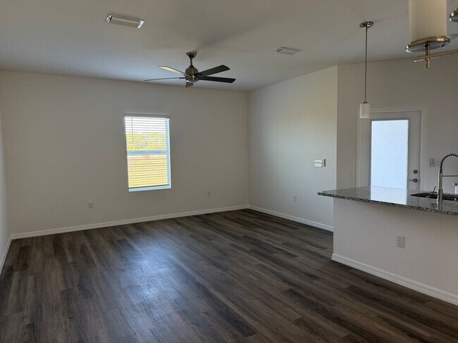 Building Photo - 16075 Badalona Dr